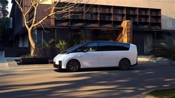 曝理想MEGA上市时被5-6家车企抹黑 有车企高管被喊去调查图片