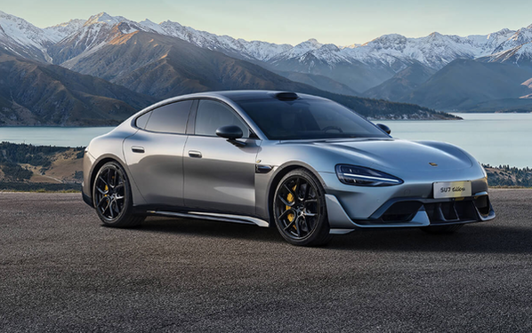 小米称SU7 Ultra选大尾翼和高性能轮胎 续航仅520km图片