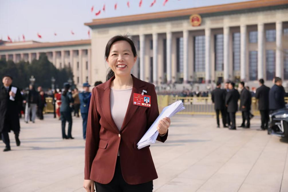 两会专访丨全国人大代表、江苏省电子质检院院长吴兰：提升国家数据基础设施内生安全水平，加强远程协同办公系统信息安全保护图片