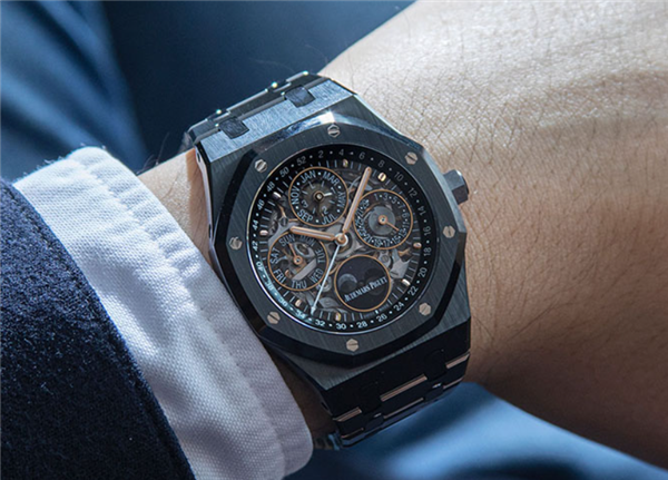 劳力士手表价格暴跌 有人卖块表赔了一台保时捷图片